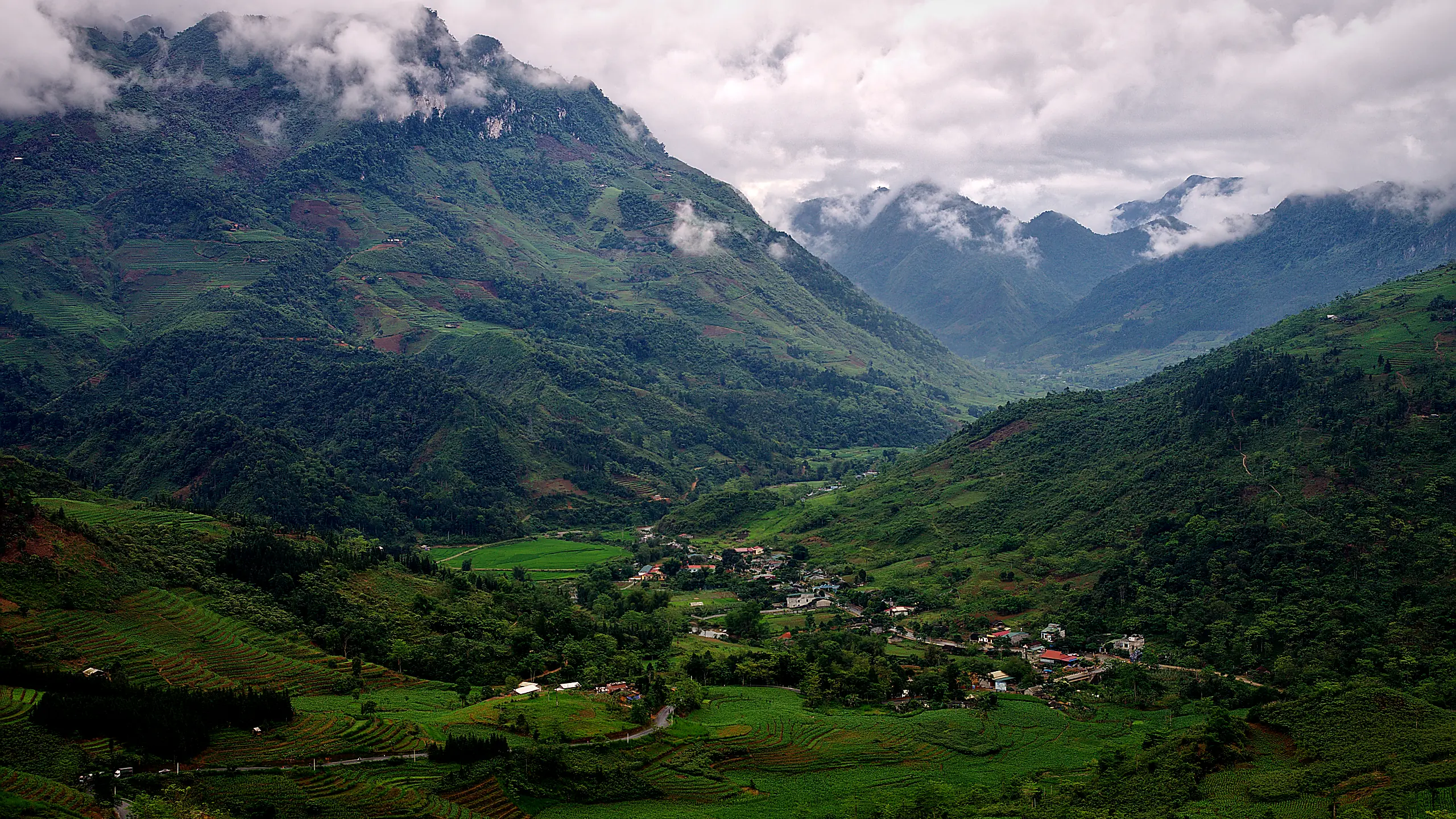 Clouds over the valley below Bac Sum Pass, the gateway to the loop