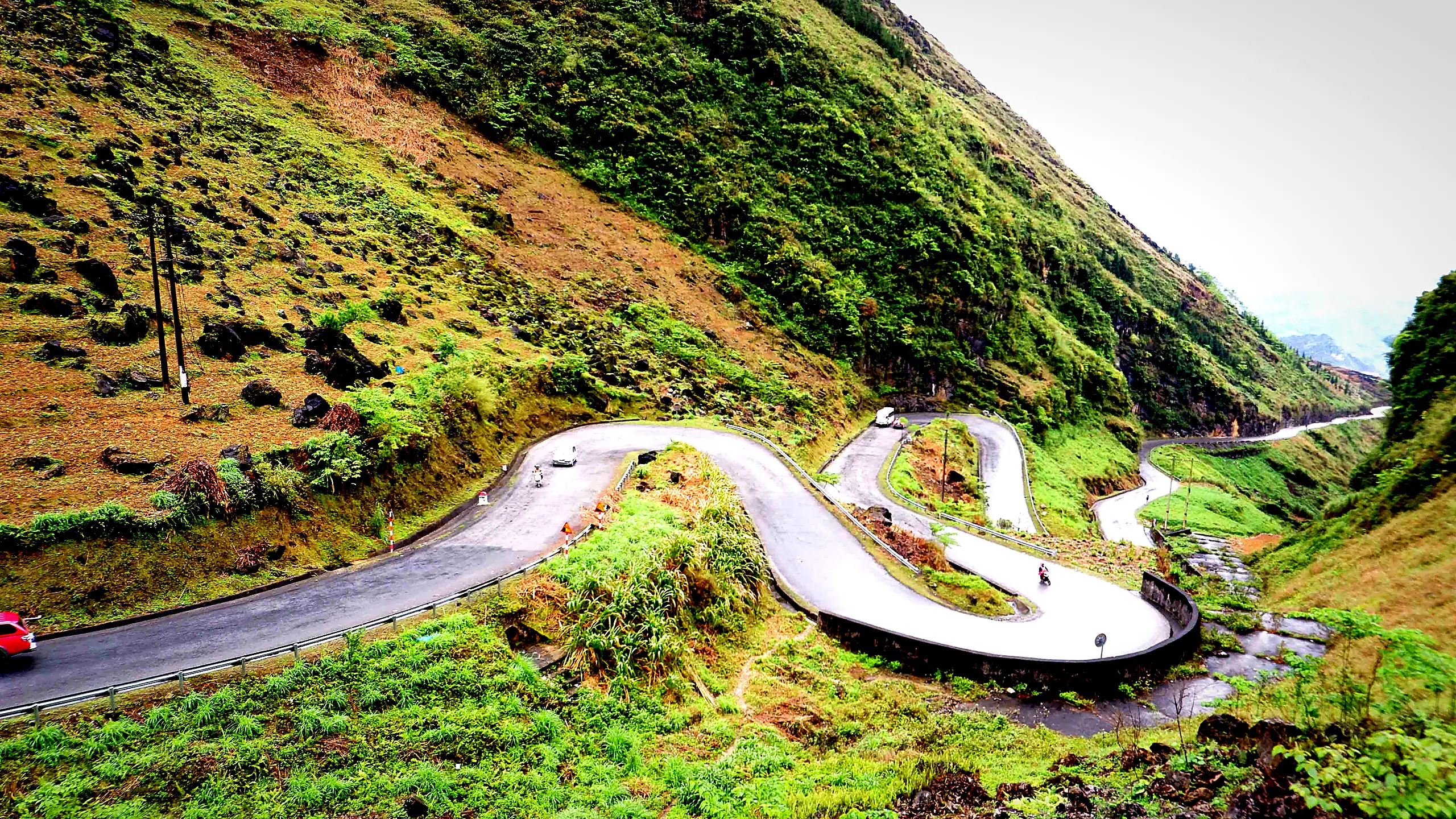 The hairpin bends of Tham Ma Pass above Pho Bang