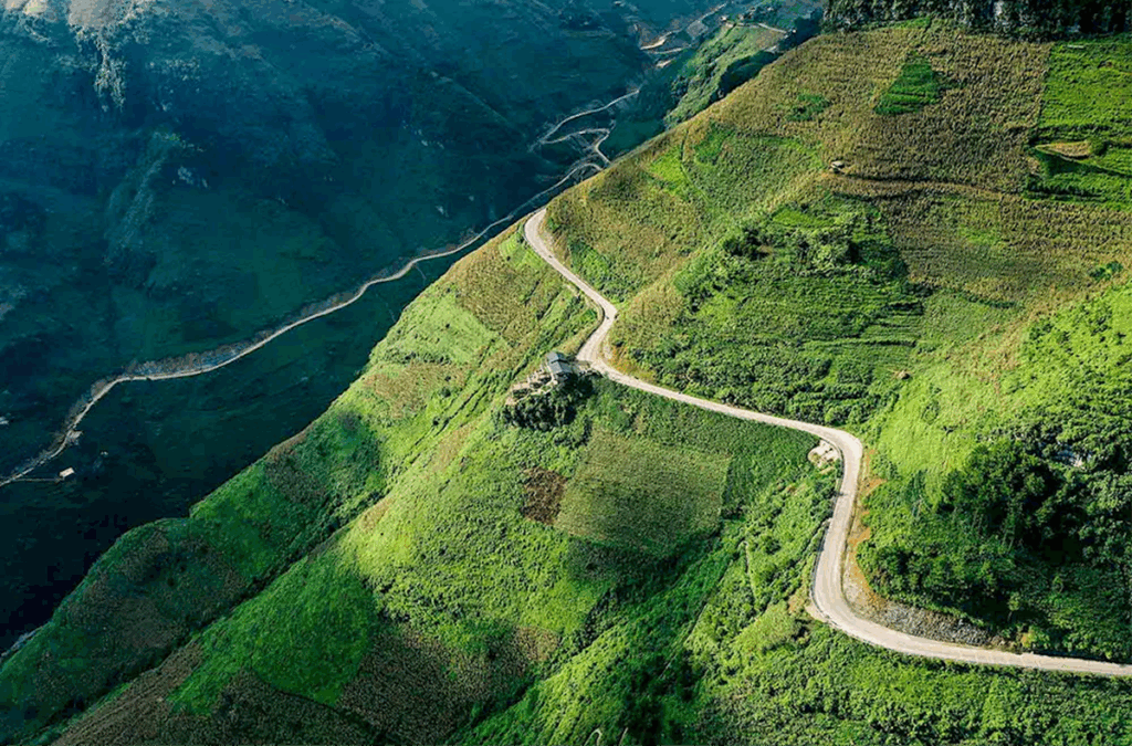 Conquer the Legendary Rock at Ma Pi Leng Pass
