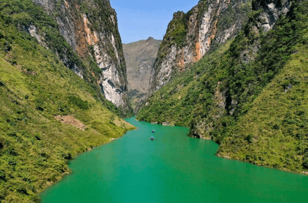 Explore Tu San Canyon