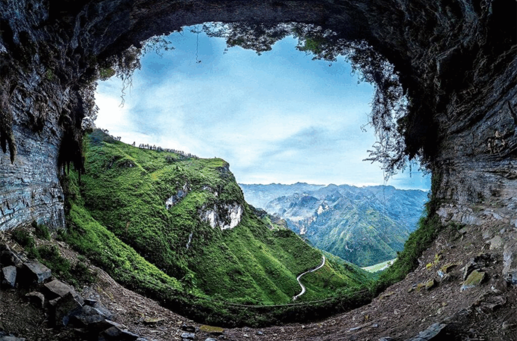 Explore the Sky Walk at Ma Pi Leng Pass