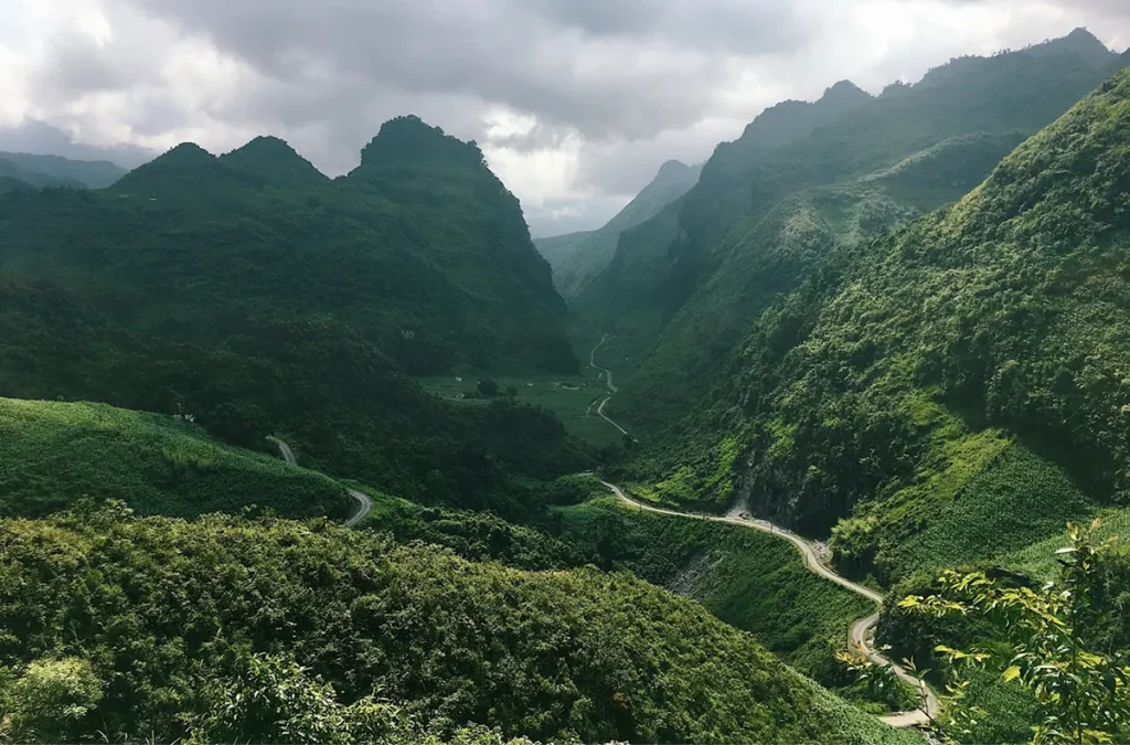 Discover Stunning Roads & Mountain Passes in Ha Giang