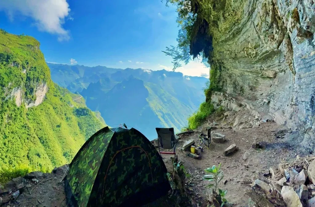 Ma Pi Leng White Cliff 