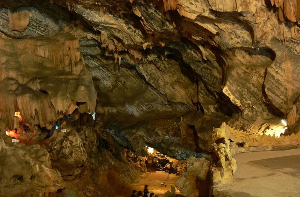 Phuong Thien Cave