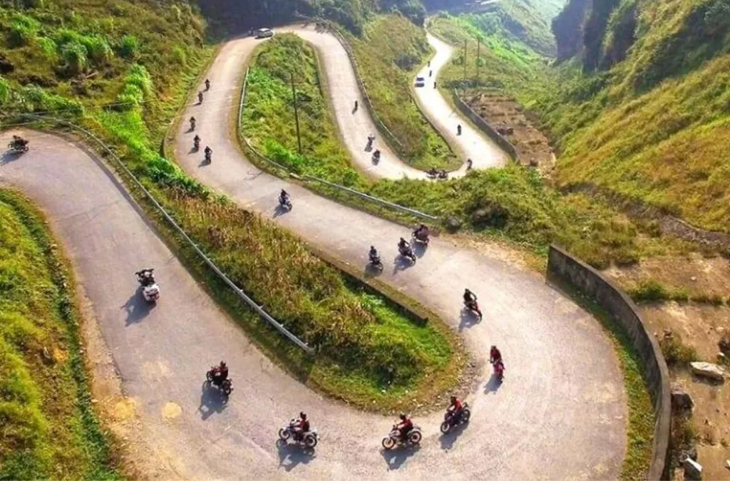 The Best Time to Explore Stunning Roads & Mountain Passes in Ha Giang