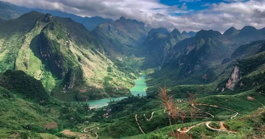 Trekking Ma Pi Leng Pass – Vietnam’s Most Breathtaking Mountain Road