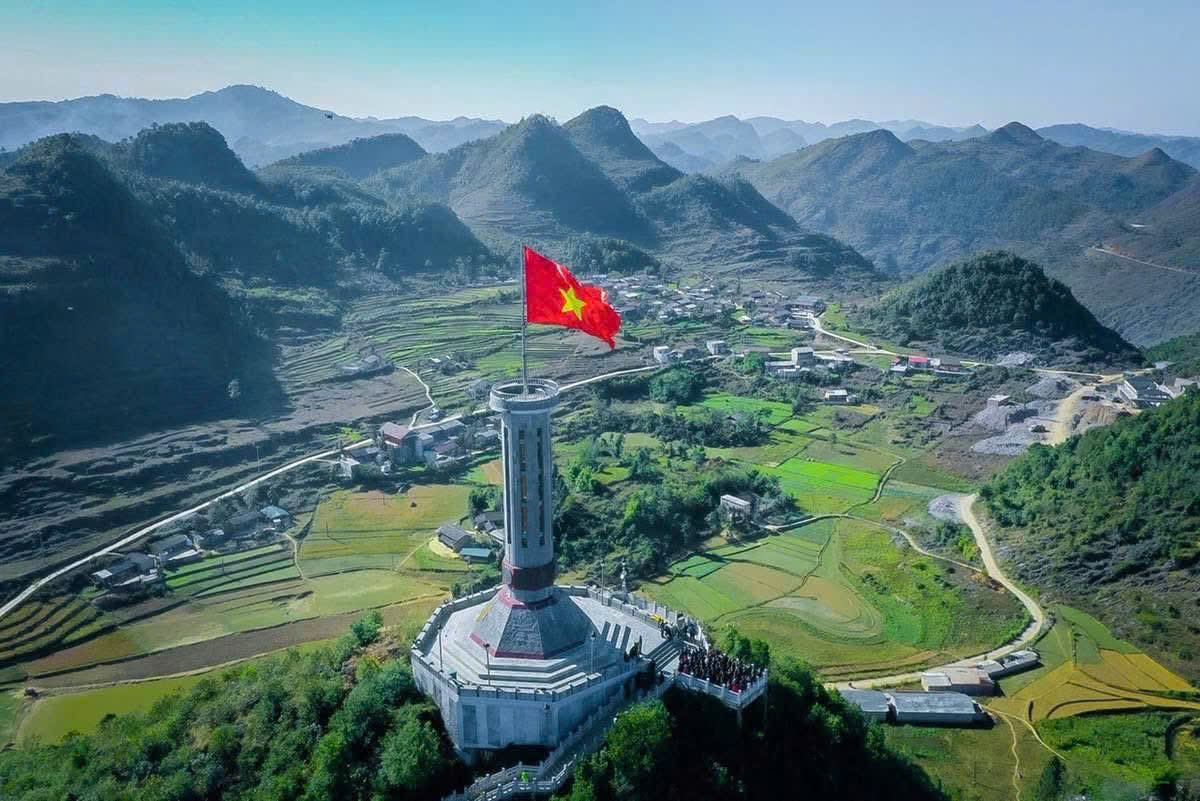 Lung Cu Flagpole