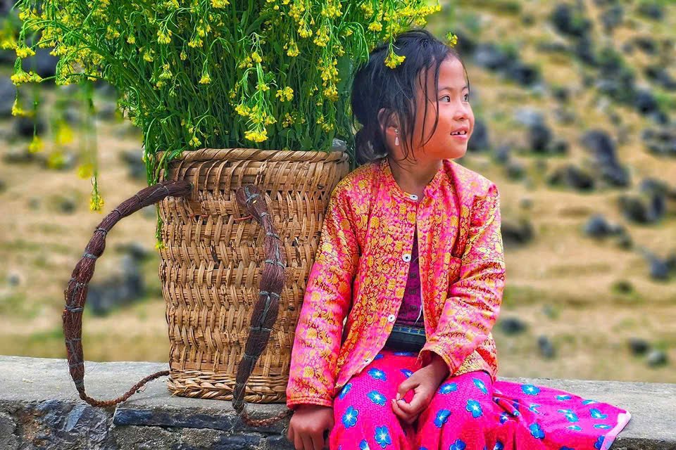 Ha Giang Loop cost - local life along the Tham Ma Pass
