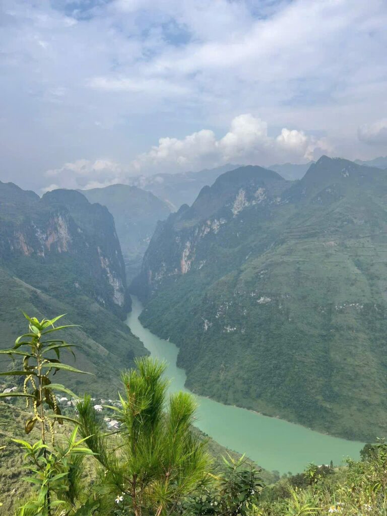 The turquoise Nho Que River far below Ma Pi Leng Pass, Ha Giang