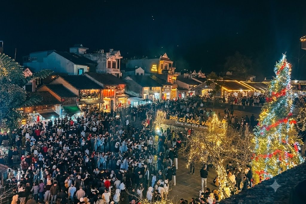 Dong Van Night Market: Ha Giang's Best Evening Out (2026) 1 Dong Van night market in Ha Giang