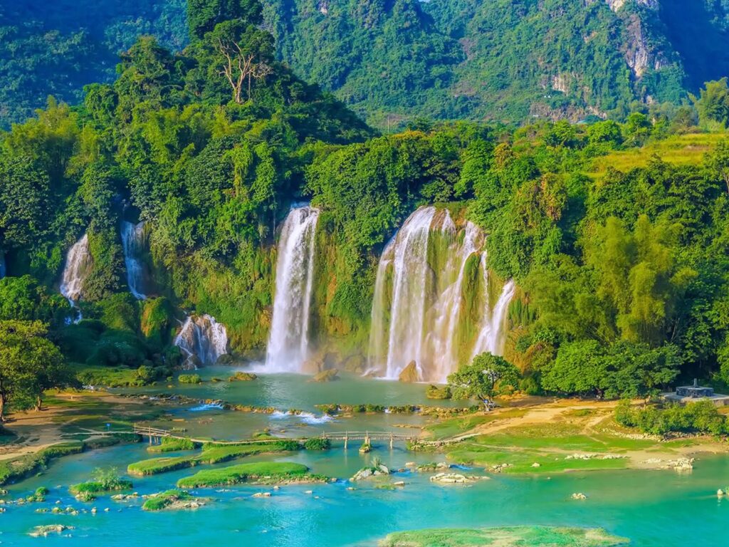 Ban Gioc Waterfall in turquoise tiers on a clear October day – Cao Bang weather at its best