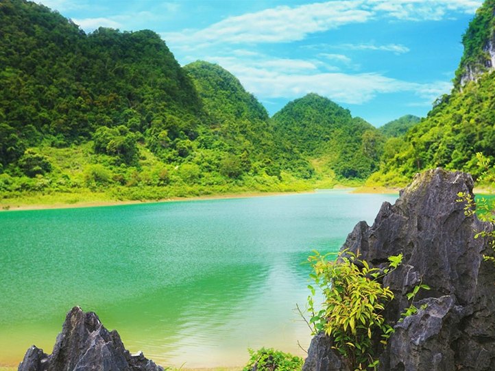 Thang Hen Lake, Cao Bang, full and green after the summer rains