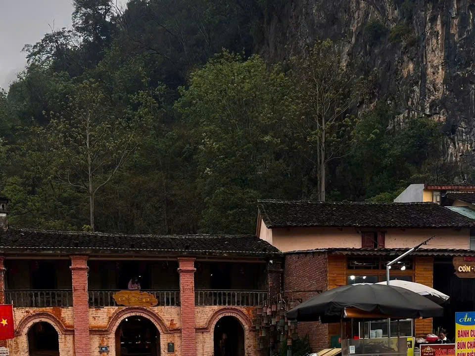 Dong Van Accommodation During the Buckwheat Festival: Real 2026 Prices and How to Book 1 Dong Van accommodation: the old quarter of Dong Van town on the Ha Giang Loop
