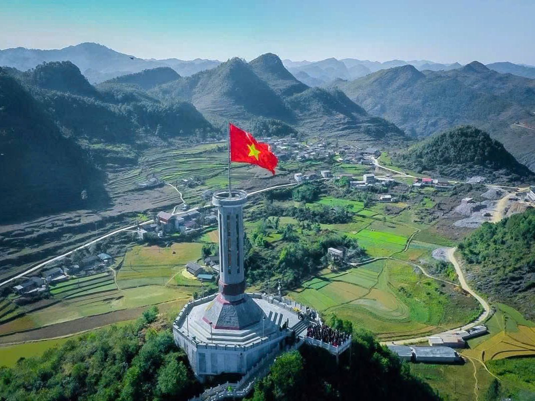 Lung Cu Flag Tower on a clear day near the Chinese border