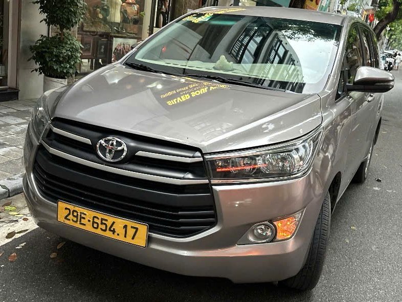 Private car with driver used on the Ha Giang Loop for seniors
