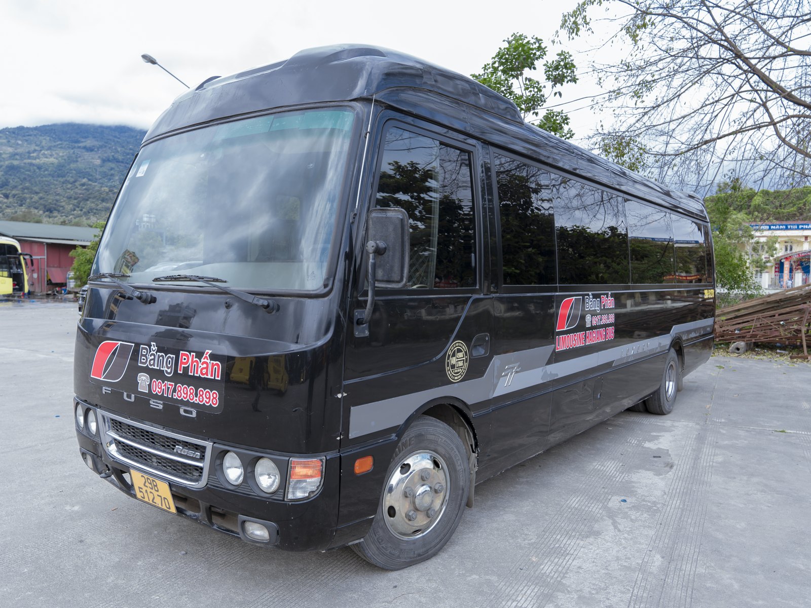Limousine minibus used for daytime transfers between Hanoi and Ha Giang