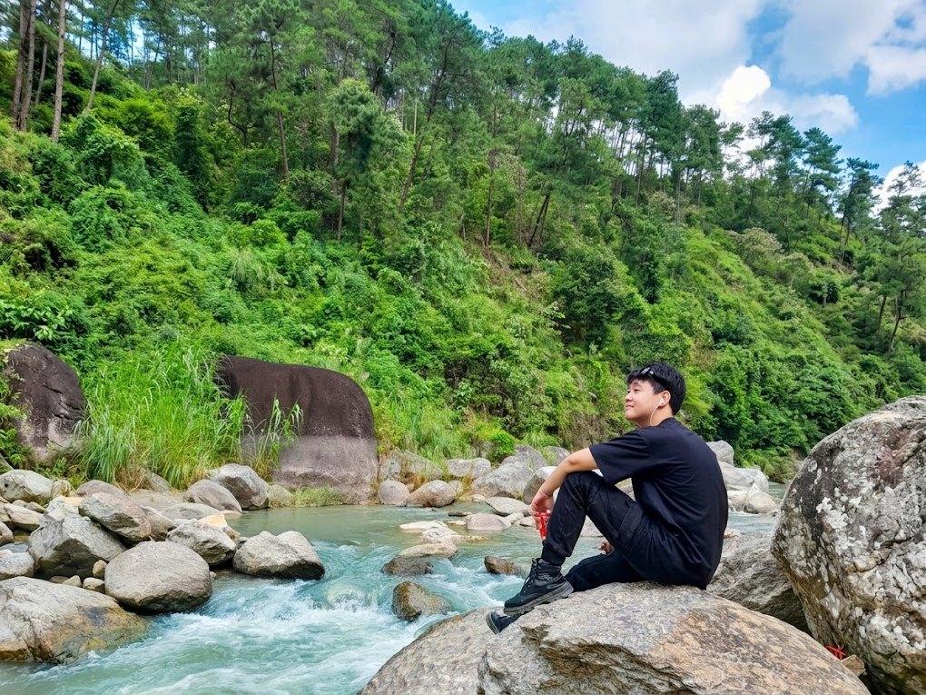 Riverside stop in Hoang Su Phi on the Sapa to Ha Giang back road
